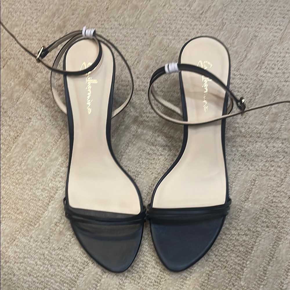 Elegant Black Sandals by guilhermina